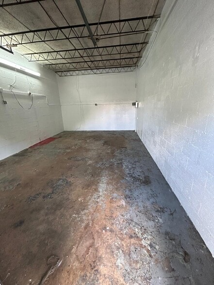 More Photos Of 4631-4641 NW 8th Ave, Oakland Park Warehouse For Lease
