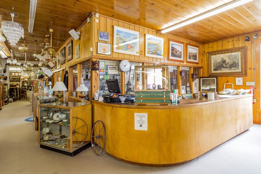 More Photos Of 802 Washington St, Port Townsend General Retail For Sale