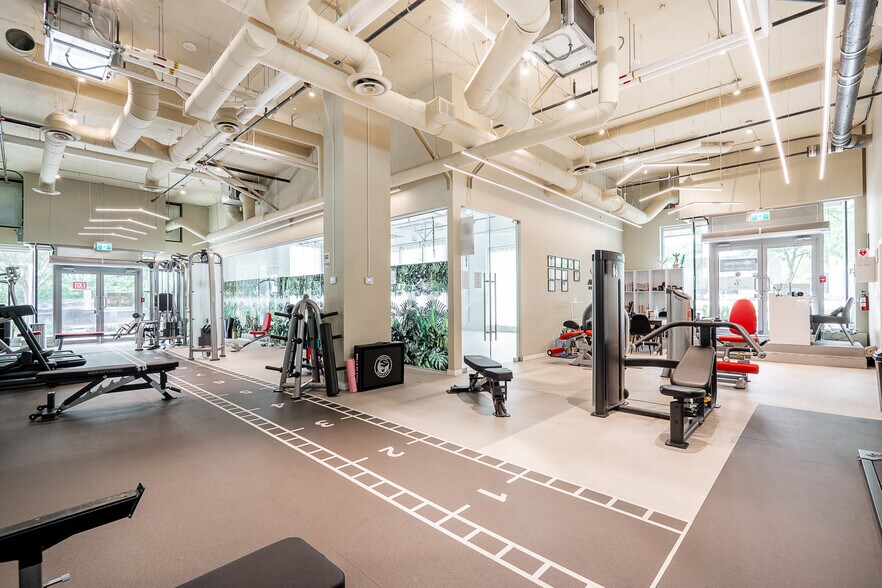 More Photos Of 5508 Hollybridge Way, Richmond Office For Lease