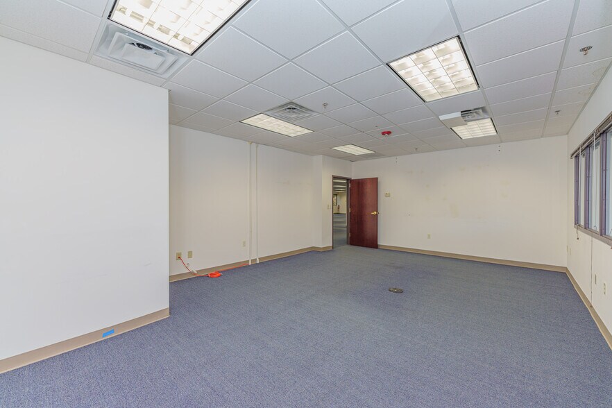 More Photos Of 10 Maxwell Dr, Clifton Park Medical For Lease