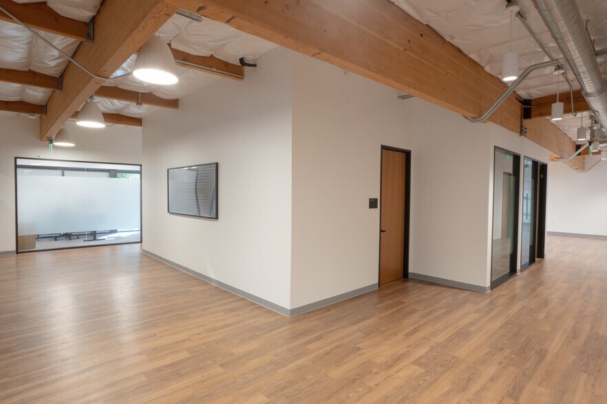 More Photos Of 5186 Carroll Canyon Rd, San Diego Office For Sale