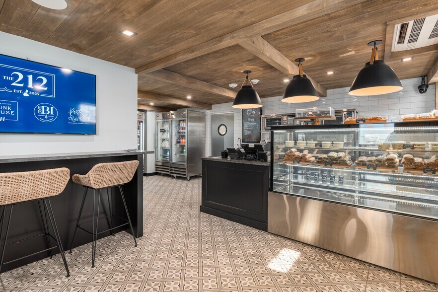 More Photos Of 212 Water St, Block Island Storefront For Sale