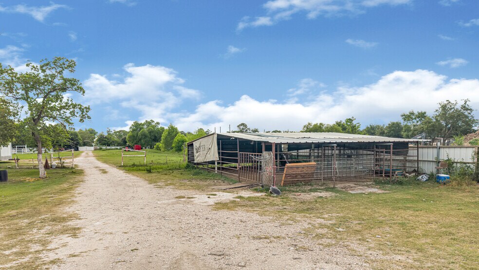 More Photos Of 12010 Martindale Road, Houston Land For Lease