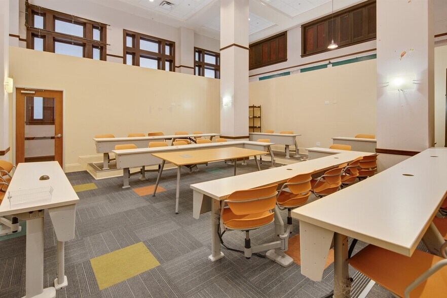 More Photos Of 62 N Main St, Memphis Apartments For Lease