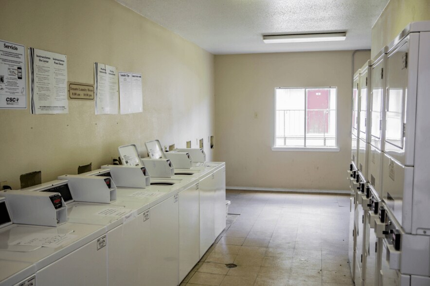 More Photos Of 5050 Fredericksburg Rd, San Antonio Apartments For Sale