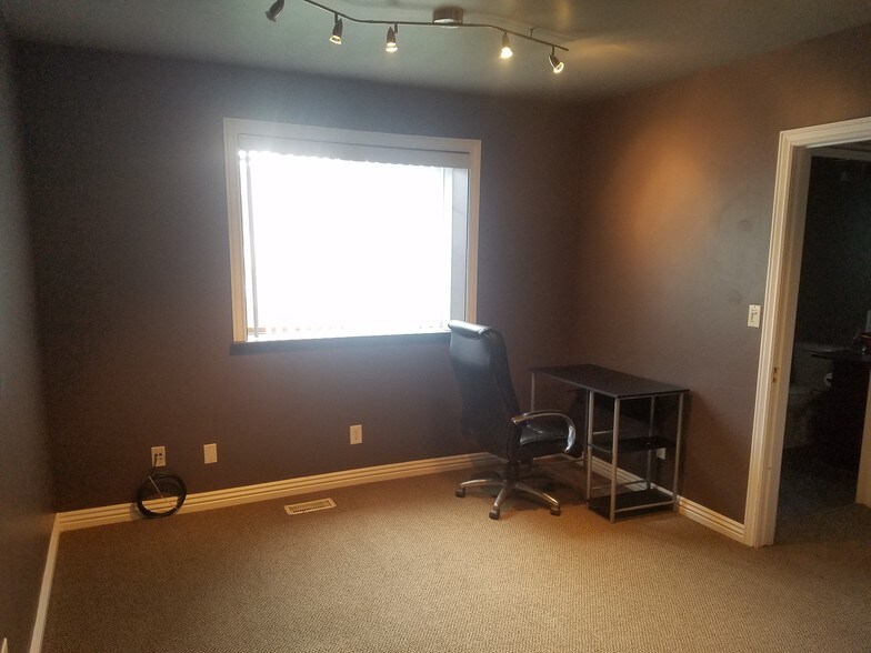 More Photos Of 519-533 W Center St, Pleasant Grove Office For Lease