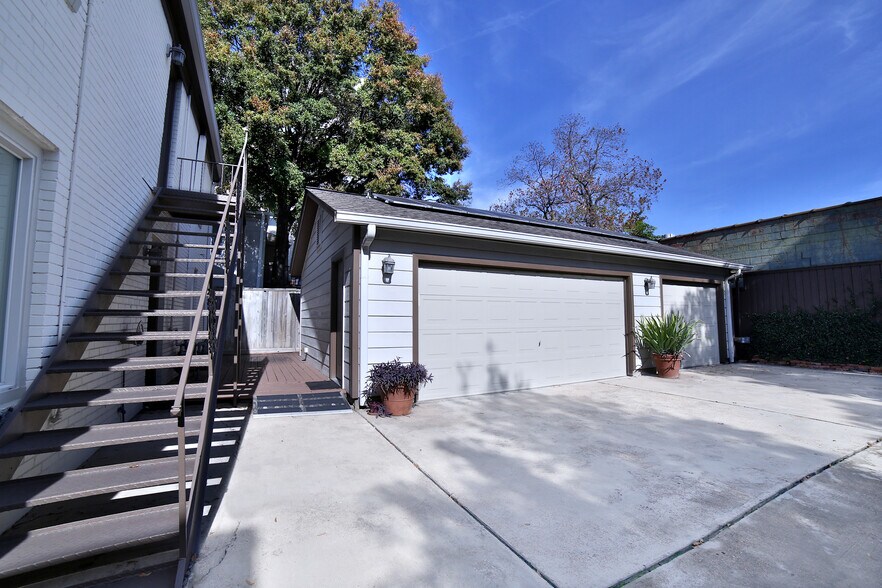 More Photos Of 2625 Peckham St, Houston Office Residential For Lease