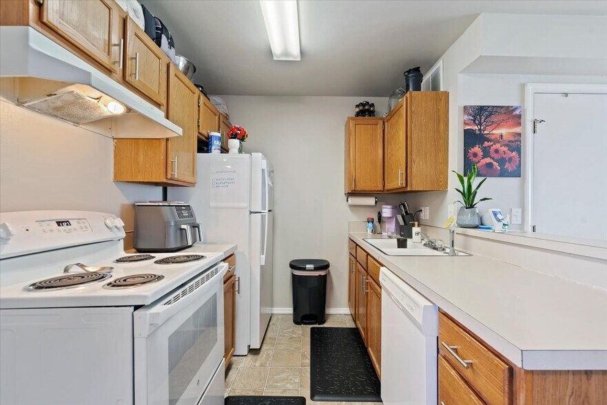 More Photos Of 2073 N Woodford Ave, Meridian Multifamily For Sale
