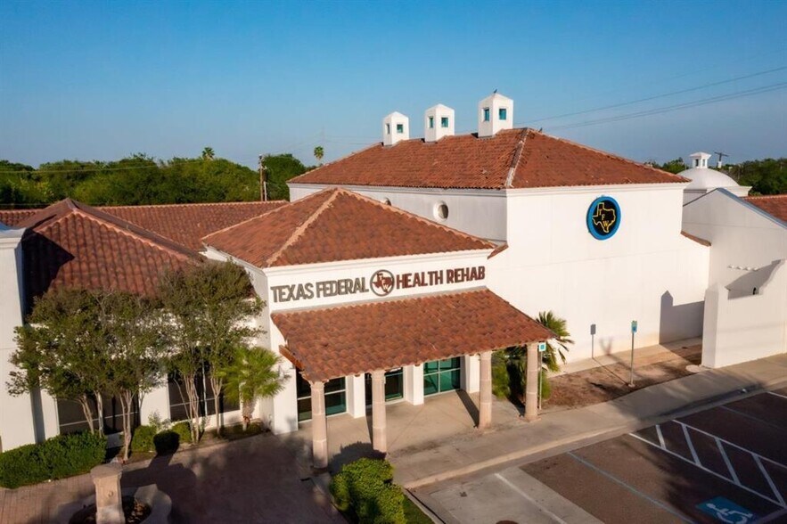 More Photos Of 8607 McPherson Rd, Laredo Office For Lease