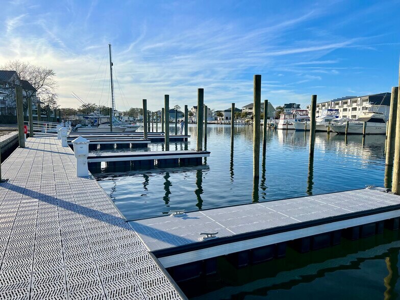 More Photos Of 101 Roanoke Ave, Morehead City Marina For Sale