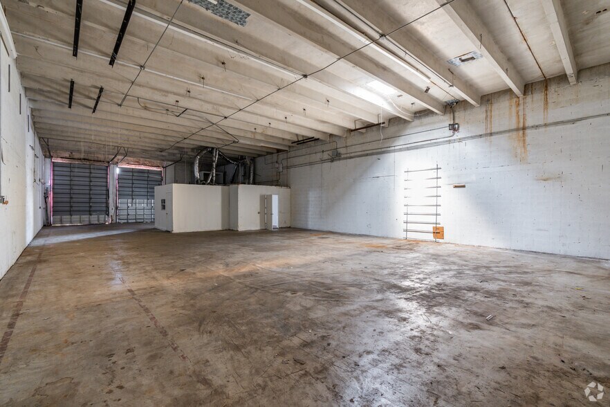 More Photos Of 4751-4797 NW 72nd Ave, Miami Warehouse For Lease