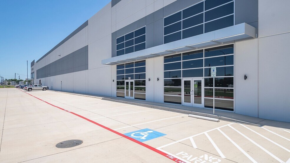 Primary Photo Of 3901 N Sylvania Ave, Fort Worth Warehouse For Lease