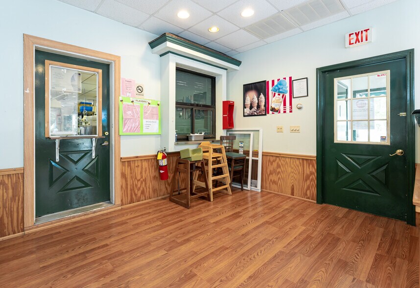 More Photos Of 272 Calef Hwy, Epping General Retail For Sale