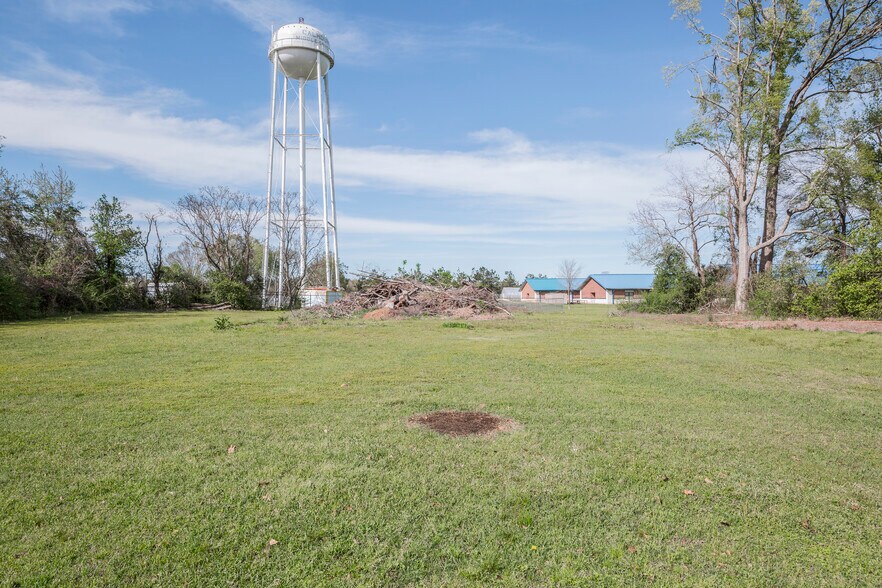 More Photos Of 147 US-80 Hwy, Calhoun General Retail For Sale