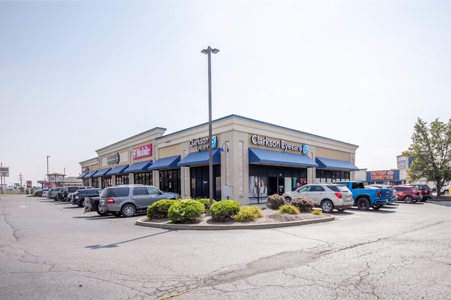 More Photos Of 5-79 The Plz, Troy Unknown For Lease