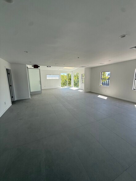 More Photos Of 304 N Harper Ave, Los Angeles Storefront Retail Office For Lease