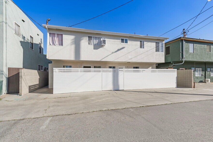 More Photos Of 3020 E 3rd St, Long Beach Apartments For Sale