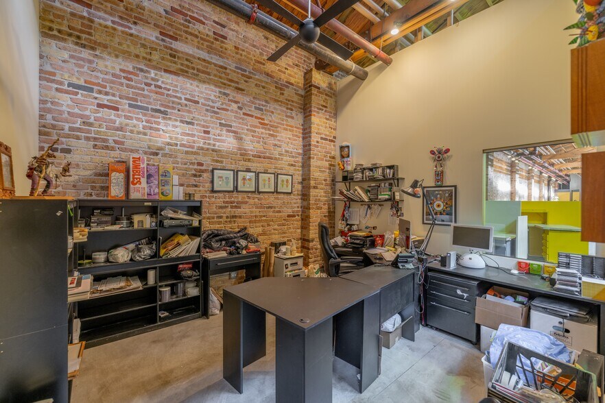 More Photos Of 21 S Racine Ave, Chicago Warehouse For Lease