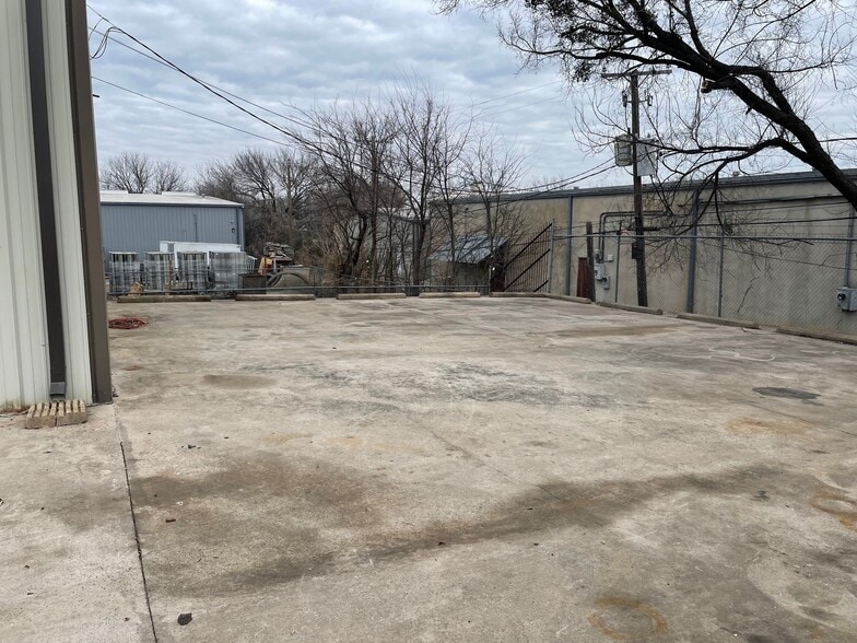 More Photos Of 3013-3017 Ramona Dr, Fort Worth Warehouse For Lease
