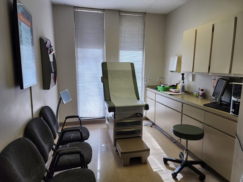 More Photos Of 5040 Snapfinger Woods Dr, Decatur Medical For Lease