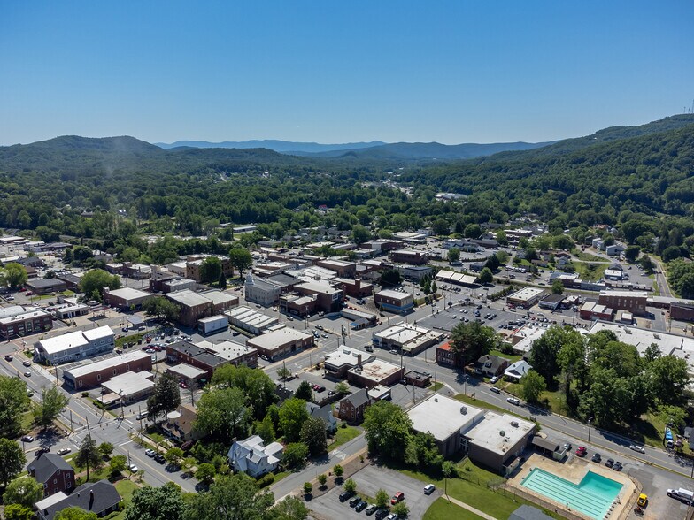 More Photos Of 34 N Logan St, Marion General Retail For Lease