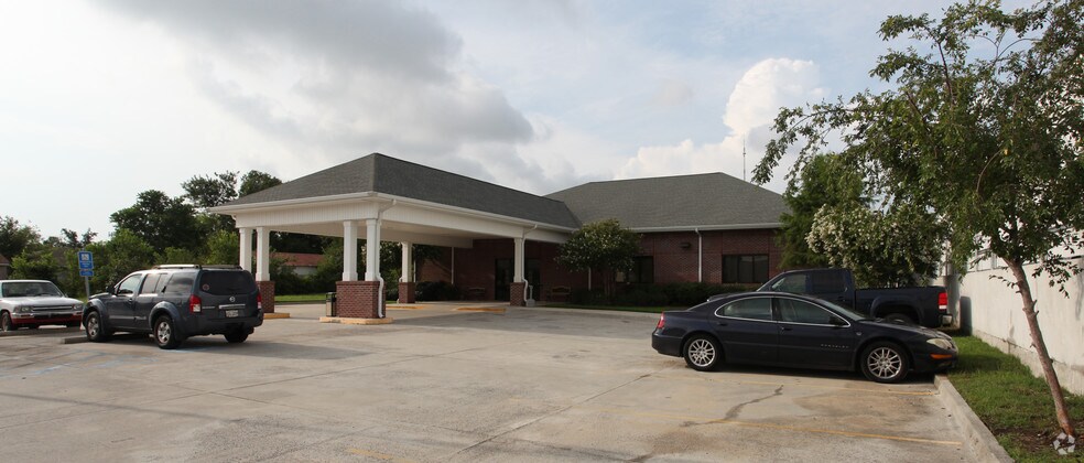Primary Photo Of 148 Hector Ave, Gretna Medical For Sale