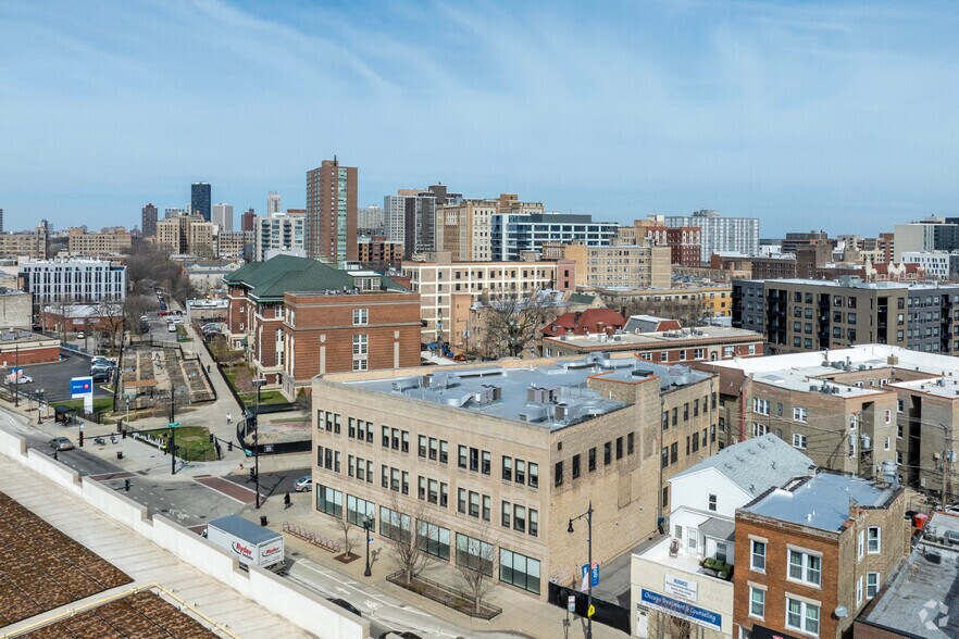 More Photos Of 1025 W Sunnyside Ave, Chicago Loft Creative Space For Sale