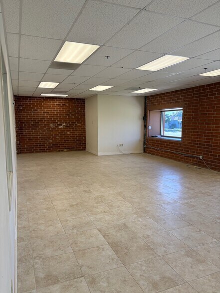 More Photos Of 7608-7684 N Clybourn Ave, Sun Valley Light Manufacturing For Lease