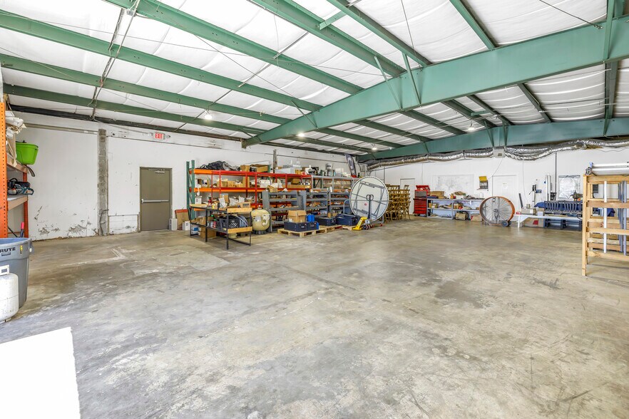 More Photos Of 4703 Park St N, Saint Petersburg Manufacturing For Lease
