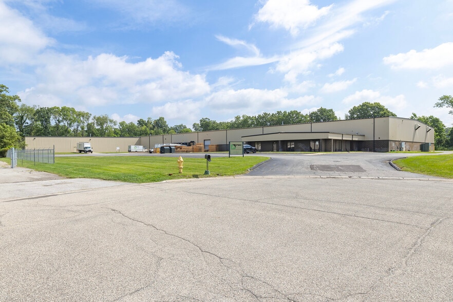More Photos Of 1000 Sako Ct, Elkhart Warehouse For Lease