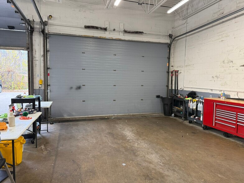 More Photos Of 1111 E Ogden Ave, Naperville Auto Repair For Lease