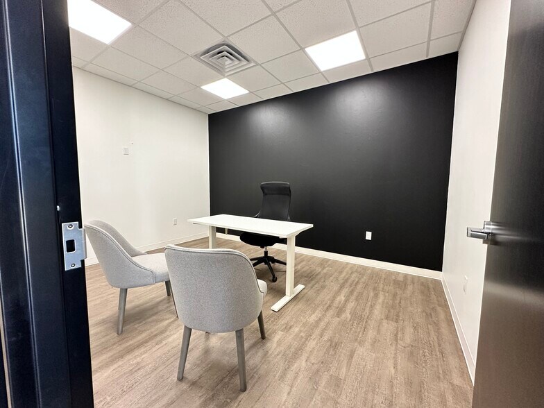 More Photos Of 901 E Main St, Yukon Coworking Space