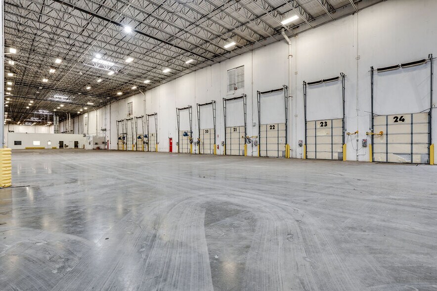 More Photos Of 4715 Mountain Creek Pky, Dallas Manufacturing For Lease