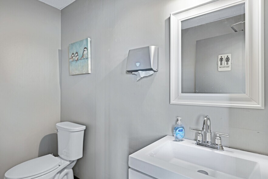 More Photos Of 616 S Smith Rd, Tempe Warehouse For Lease