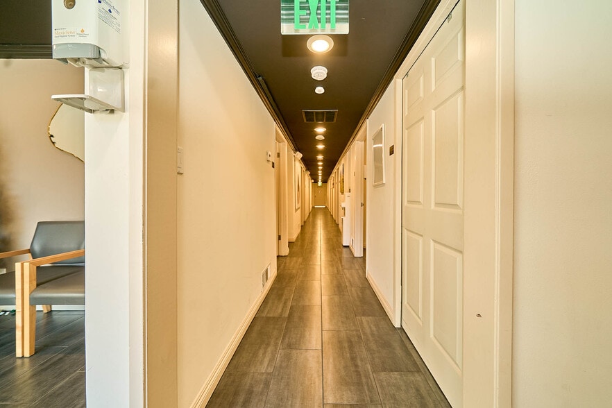 More Photos Of 852 S Robertson Blvd, Los Angeles Medical For Lease