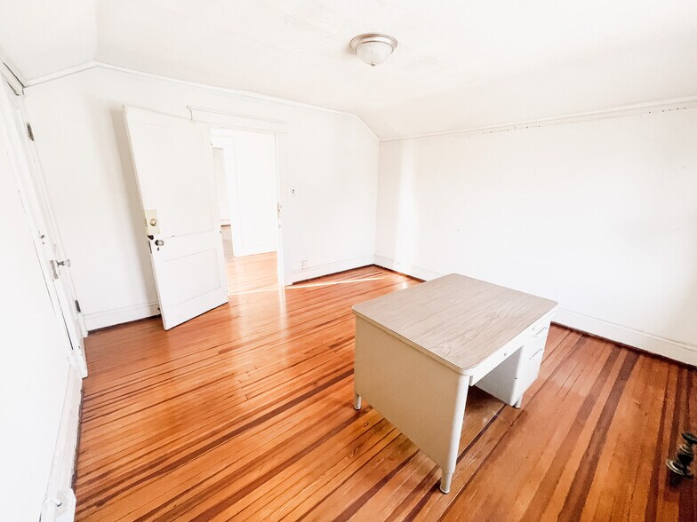 More Photos Of 2414 Memorial Ave, Lynchburg Office For Lease