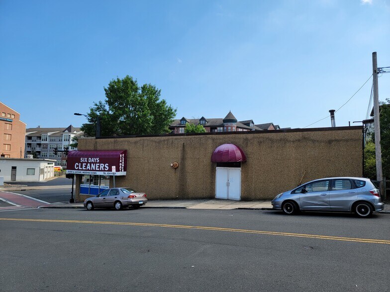 More Photos Of 542 West Ave, Norwalk Storefront For Lease