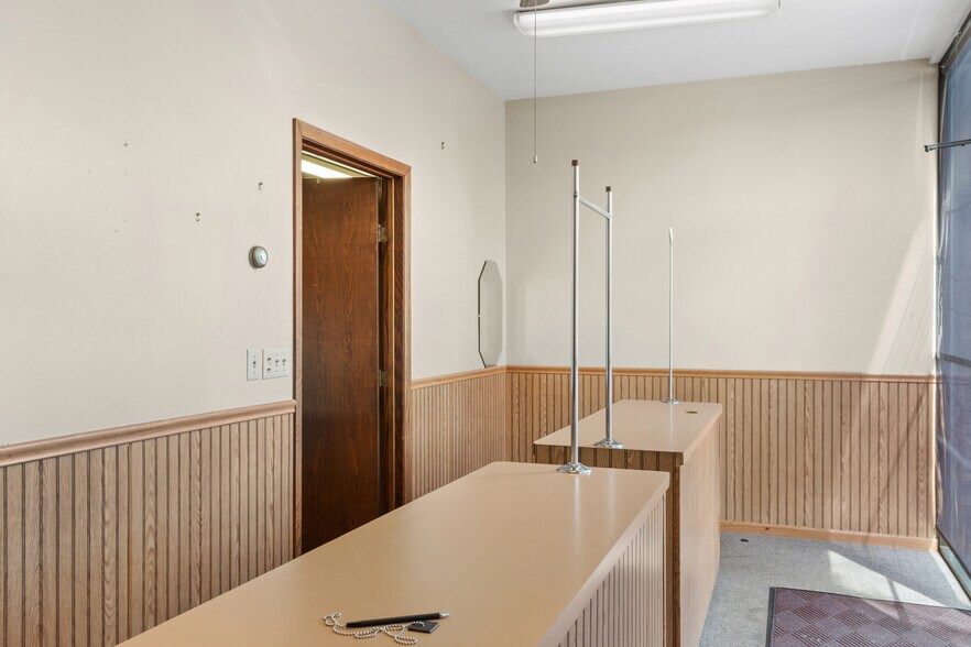 More Photos Of 1008 Union St, Stevens Point Flex For Sale