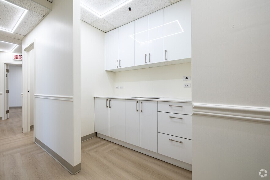 More Photos Of 1538 Rue Sherbrooke O, Montréal Medical For Lease