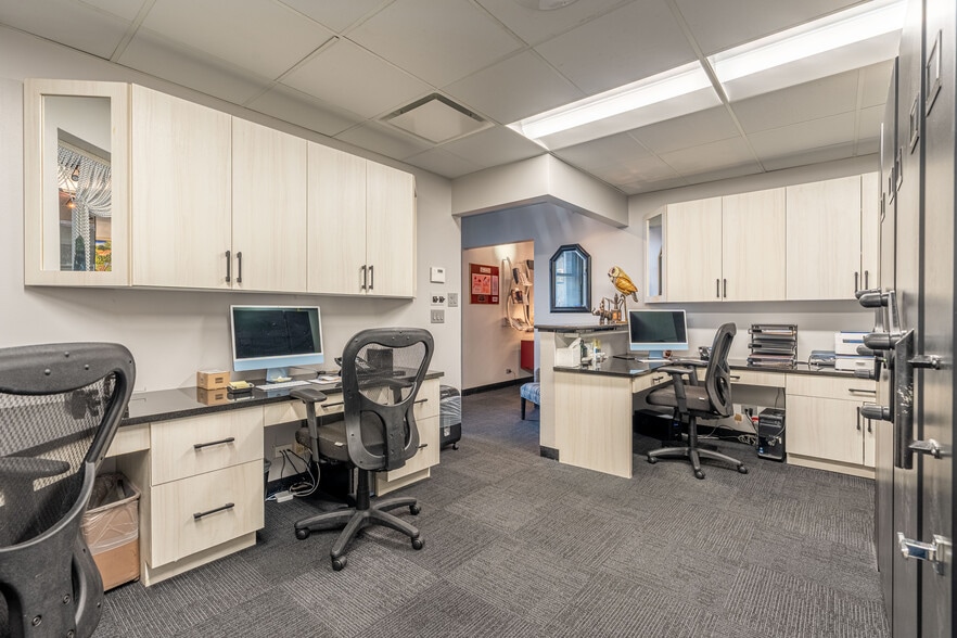 More Photos Of 50 E Washington St, Chicago Office For Sale