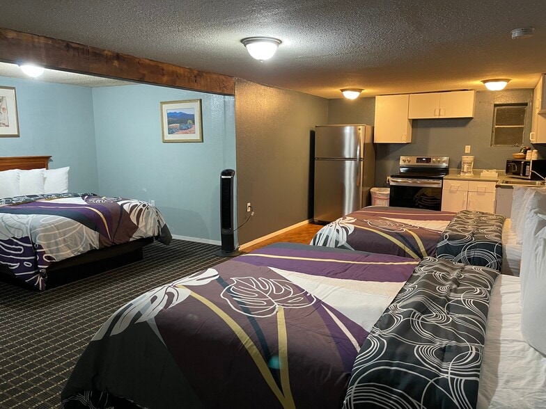 More Photos Of 428 Center Ave, Oakley Hotel For Sale