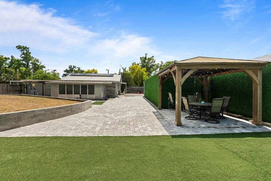 More Photos Of 5424 Edgewater Dr, Orlando Flex For Lease