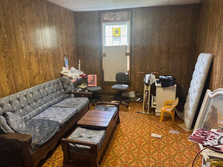 More Photos Of 223 N Main St, Dickson Flex For Sale