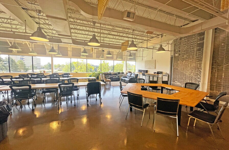 More Photos Of 950 Stephenson Hwy, Troy Loft Creative Space For Lease