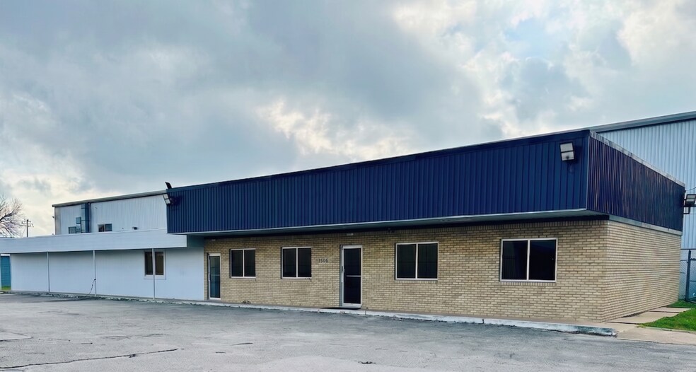 More Photos Of 1534 Campbell Rd, Houston Light Distribution For Lease
