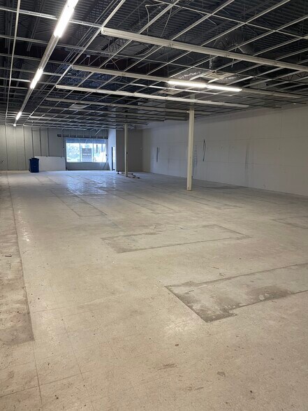 More Photos Of 685 S College St, Harrodsburg Storefront Retail Office For Lease