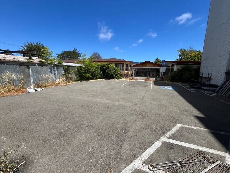 More Photos Of 2575 San Pablo Ave, Berkeley Freestanding For Lease