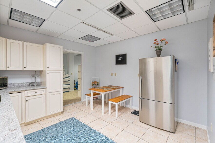 More Photos Of 5350 Shawnee Rd, Alexandria Medical For Sale