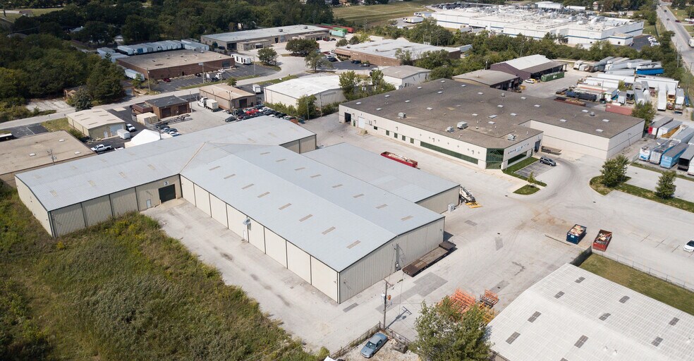 More Photos Of 16500 Vincennes Ave, South Holland Warehouse For Sale