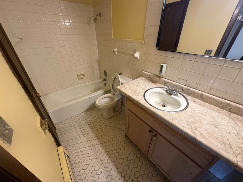 More Photos Of 13039 Wood St, Blue Island Apartments For Sale